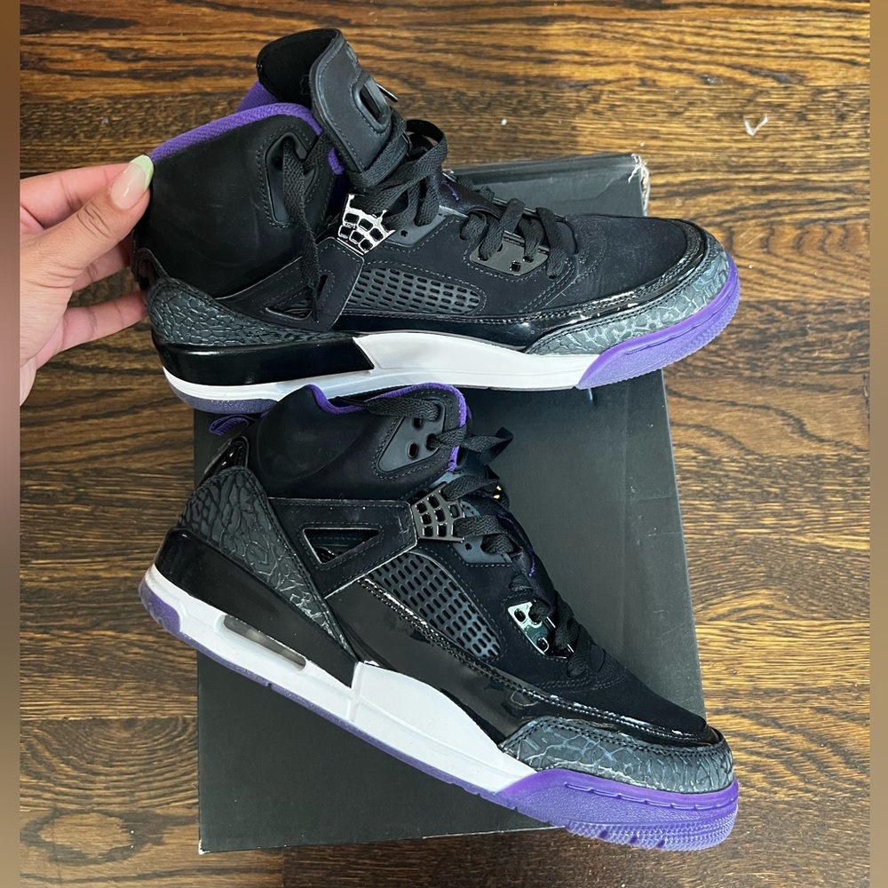Like-new spizike Jordan’s purplecore, Basketball, wore once!